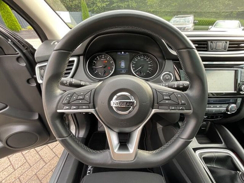 Nissan Qashqai 1.3DIG-T N-Connecta Zama Navi AVM SH PGD 1.H