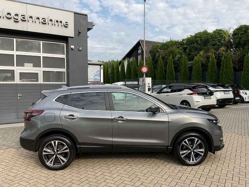 Nissan Qashqai 1.3DIG-T N-Connecta Zama Navi AVM SH PGD 1.H